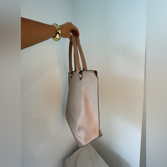 J Crew tan leather shoulder bag perfect for a laptop and travel - Picture 4 of 11